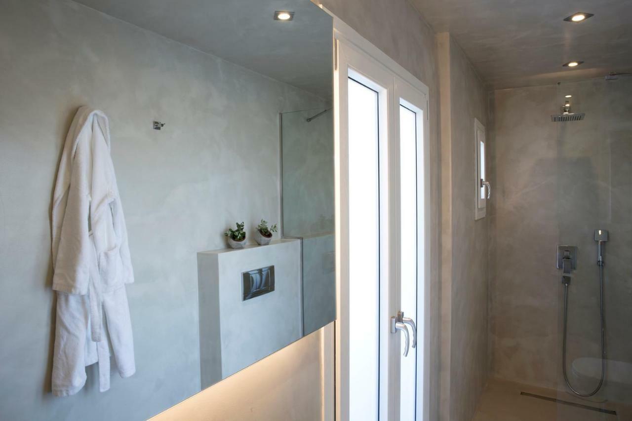 May Seven Suites - Adults Only Megalochori  Extérieur photo