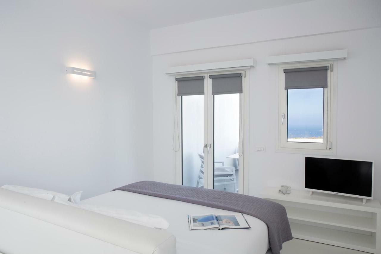 May Seven Suites - Adults Only Megalochori  Extérieur photo